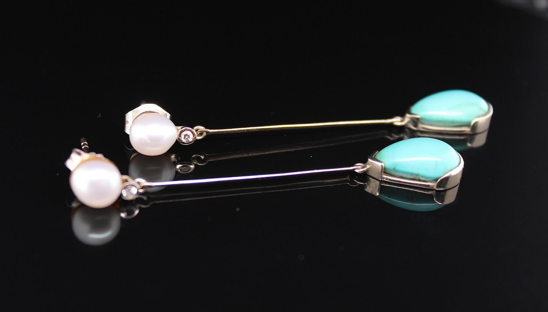 Earrings with turquoise, cultured pearls and brilliants