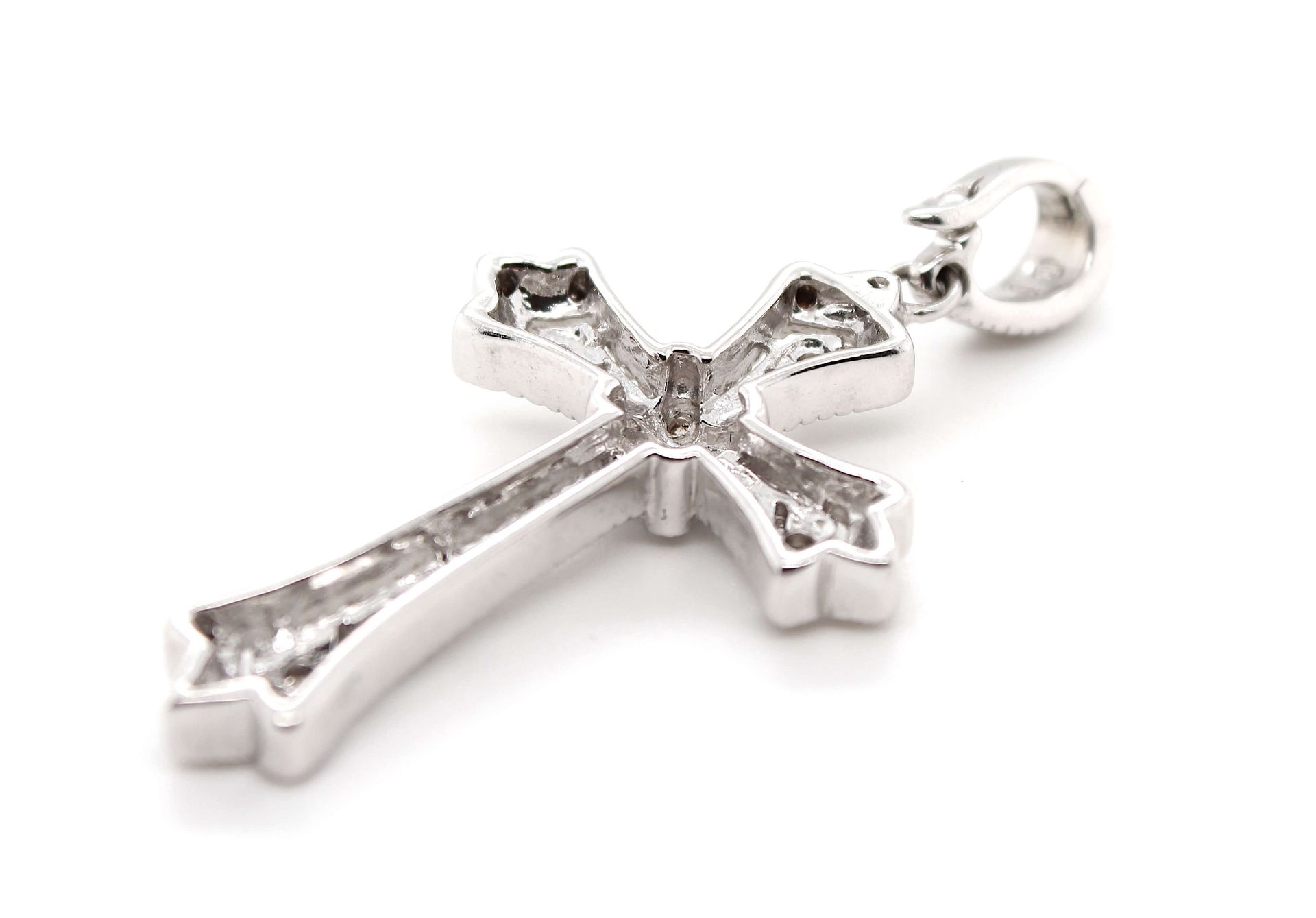 Cross pendant with 0.30 ct diamonds - Image 2 of 2