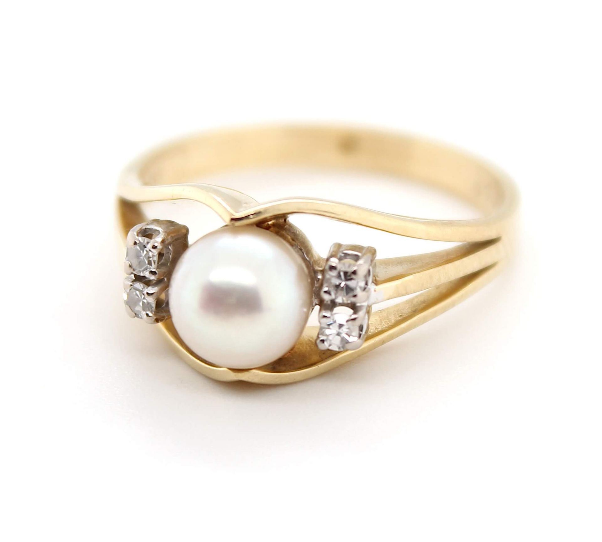 Ring with a cultured pearl and diamonds - Image 2 of 3