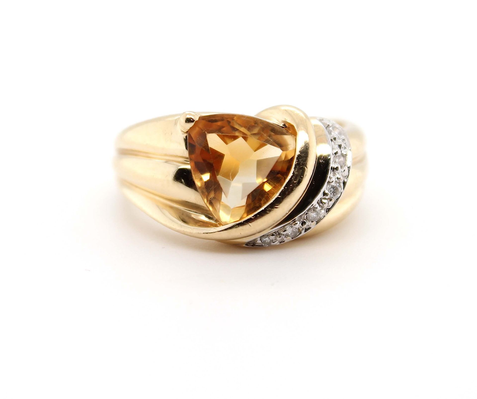 Ring with citrine and brilliants