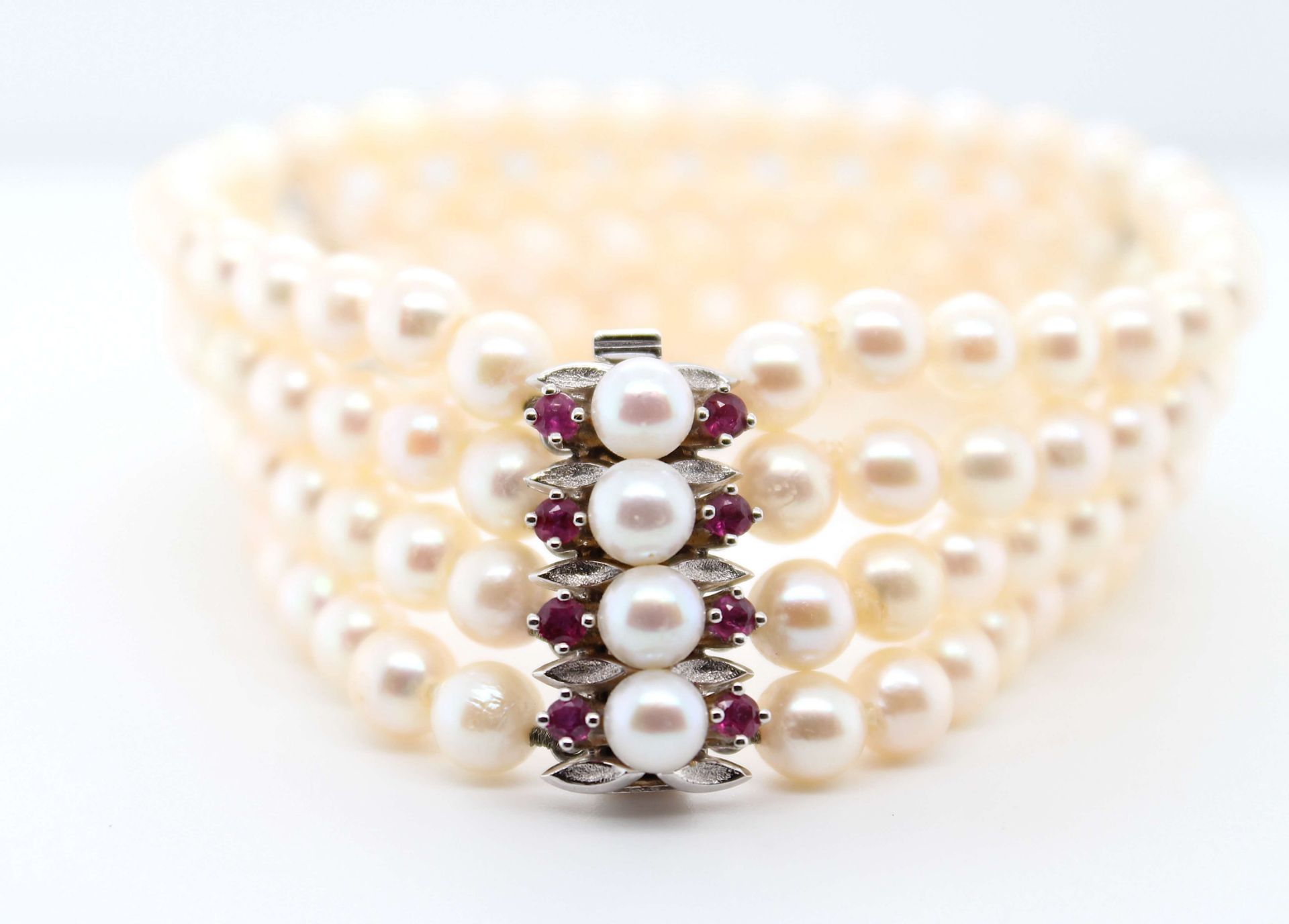 Bracelet with cultured pearls and rubies