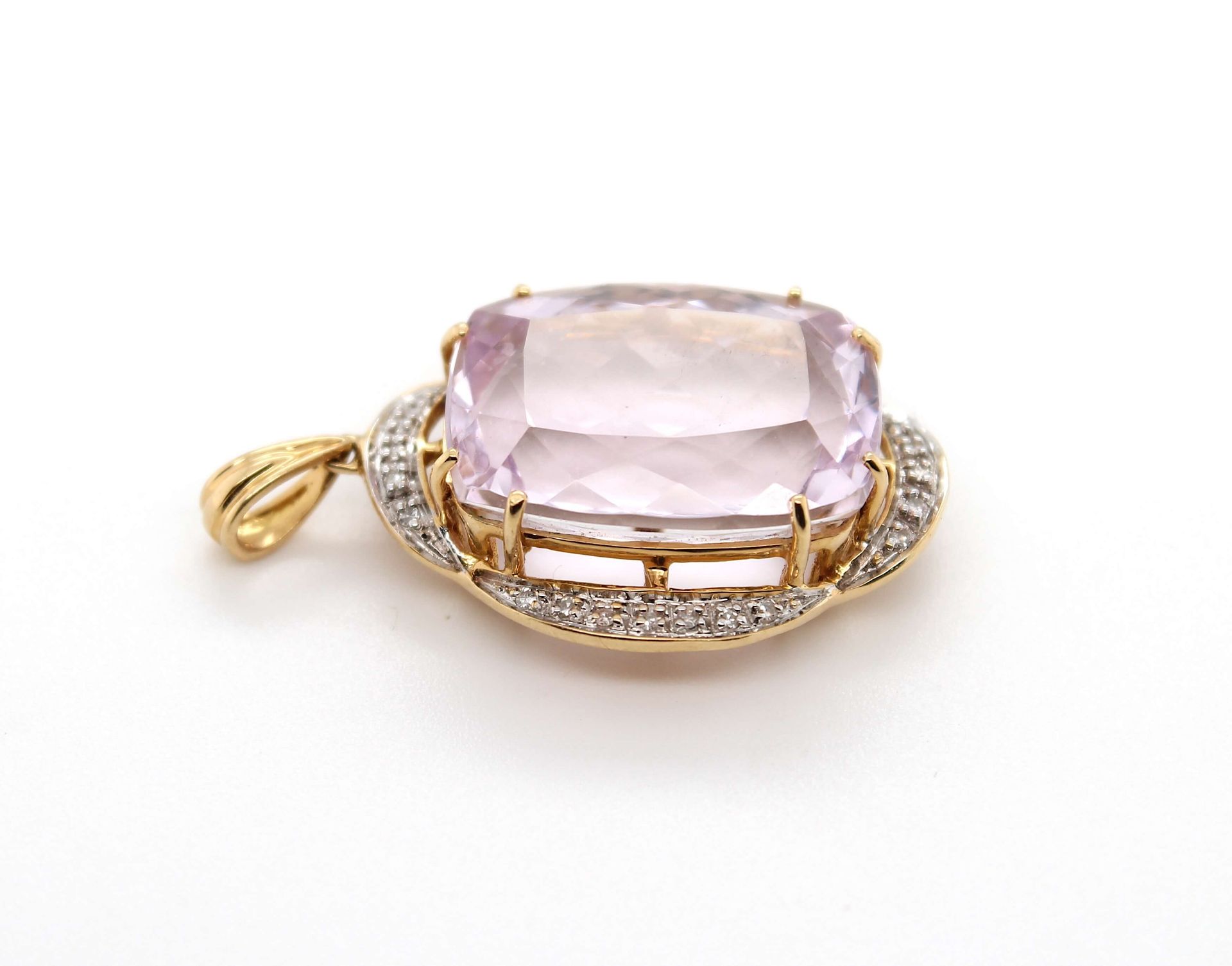 Pendant with a kunzite ca. 23 ct. and diamonds