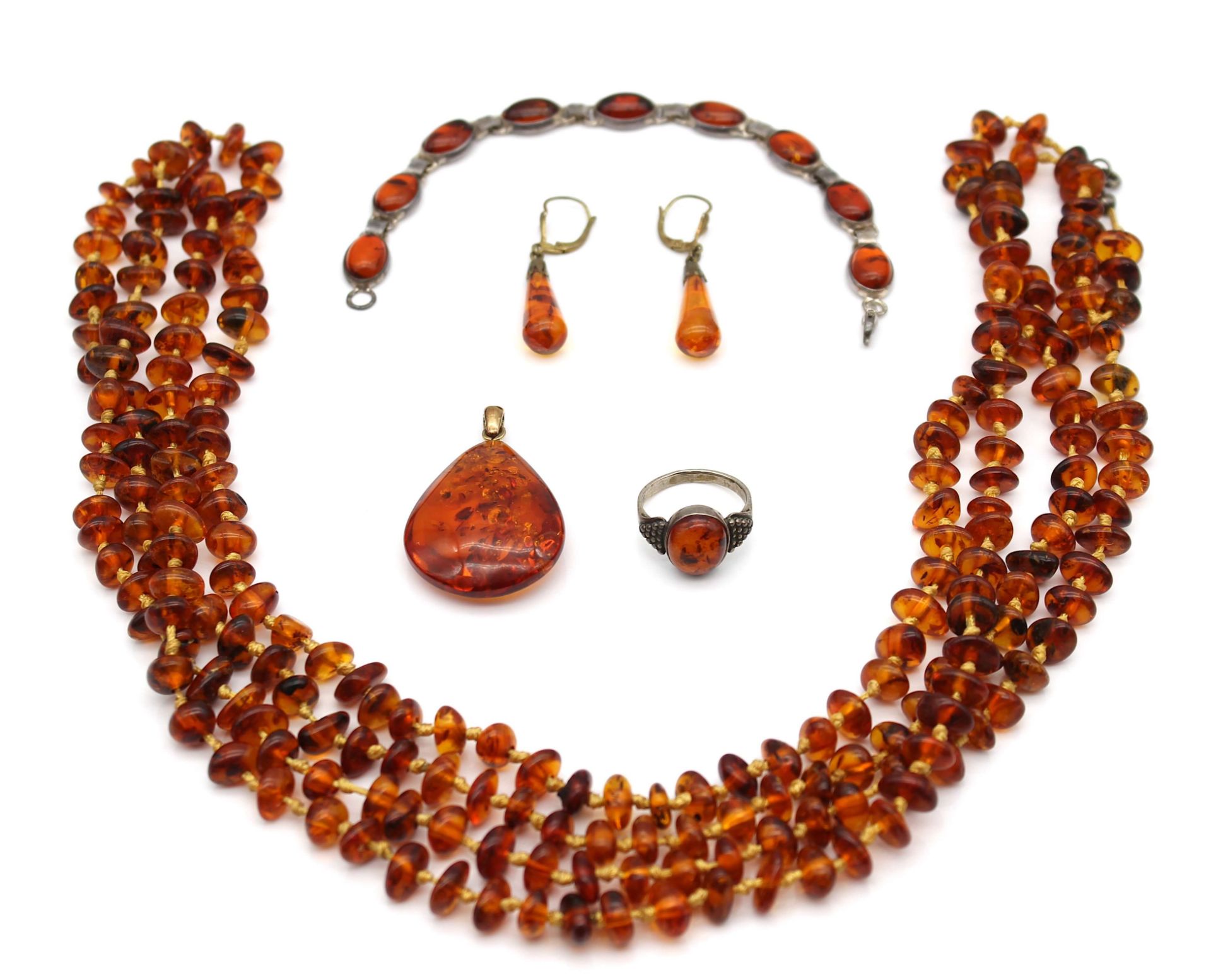 1 lot amber jewellery