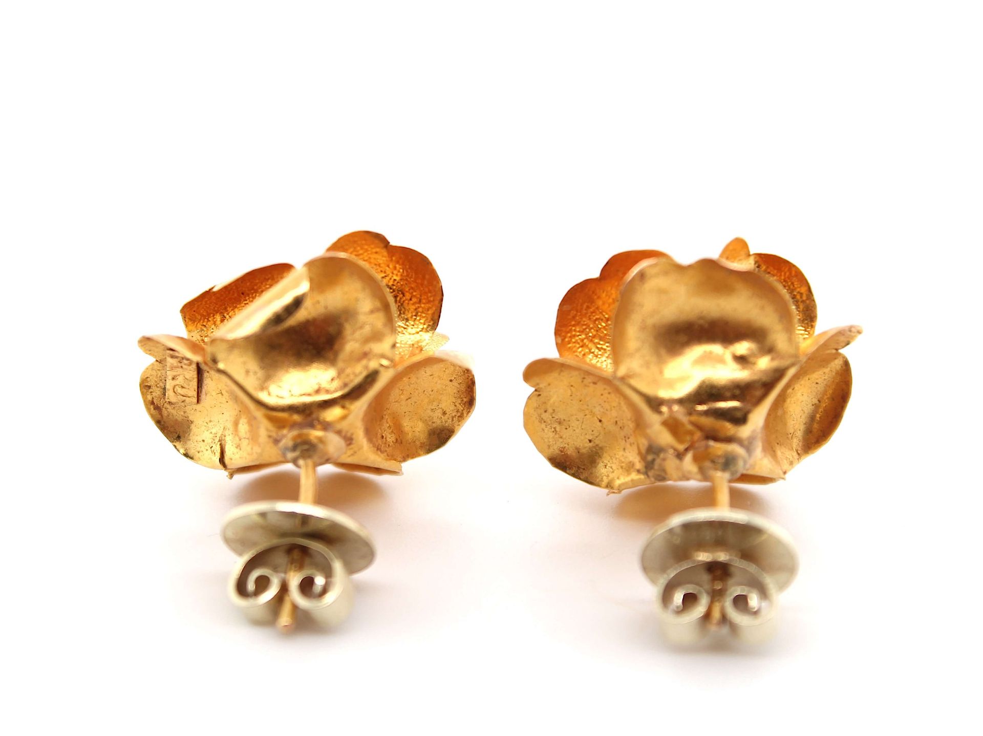 1 pair of ear studs in the shape of a flower 21 ct - Image 3 of 3