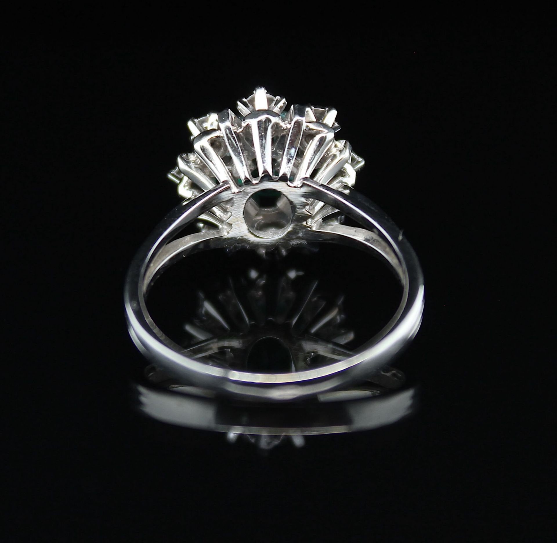 Vintage Ring with Diamonds - Image 2 of 3