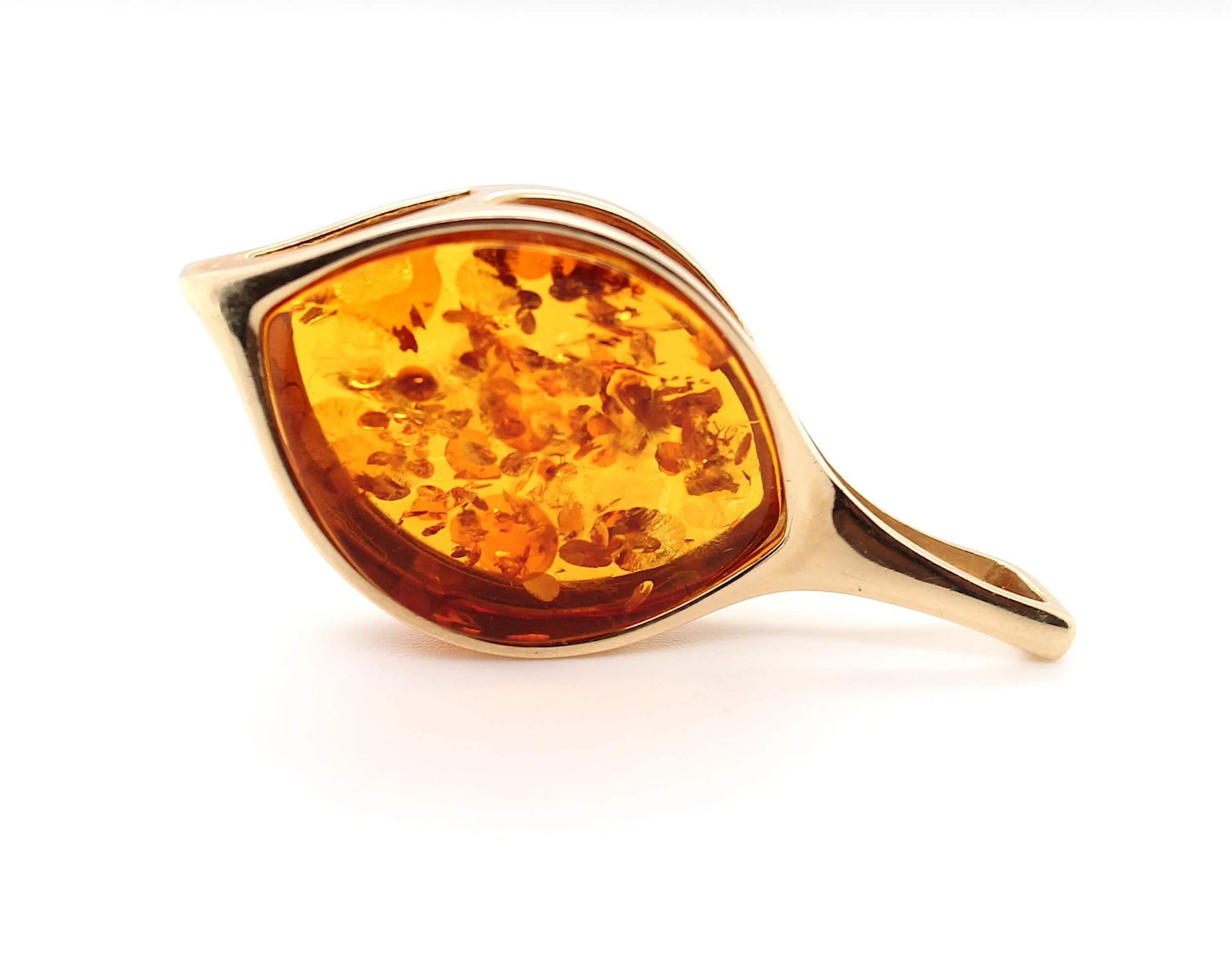 Pendant with an amber - Image 2 of 2