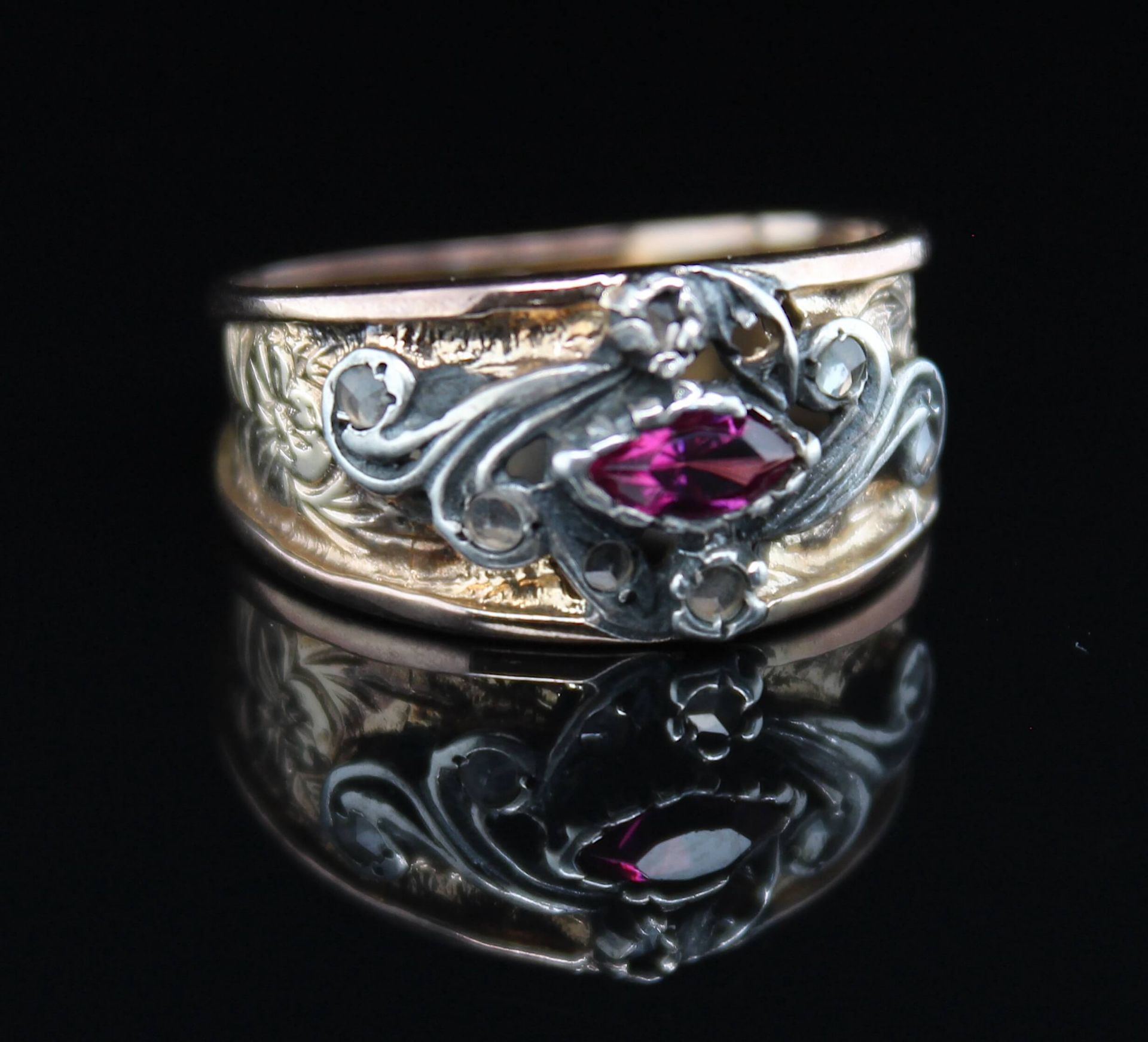 Antique ring with white sapphires - Image 2 of 3