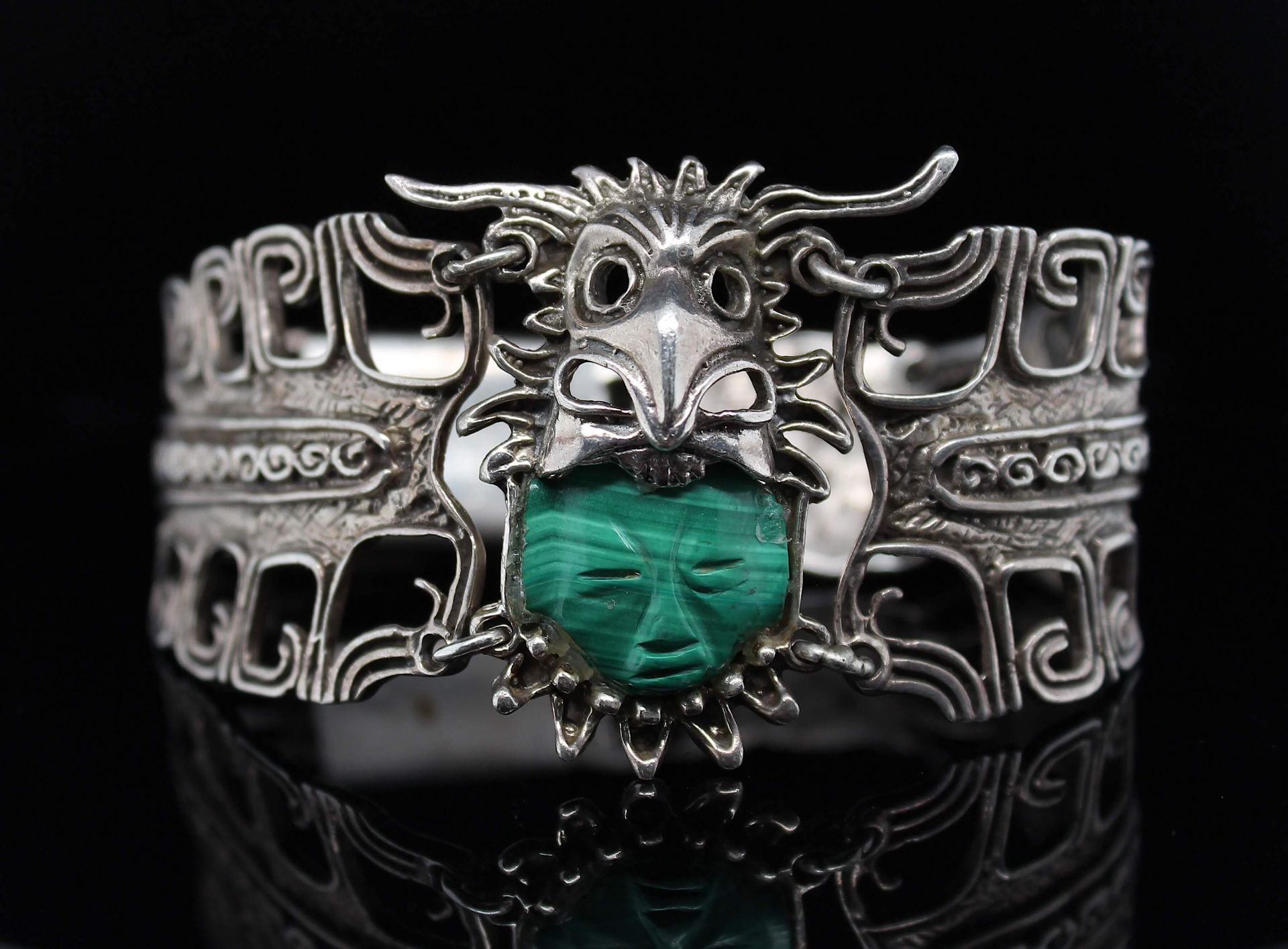 Silver bracelet with a malachite