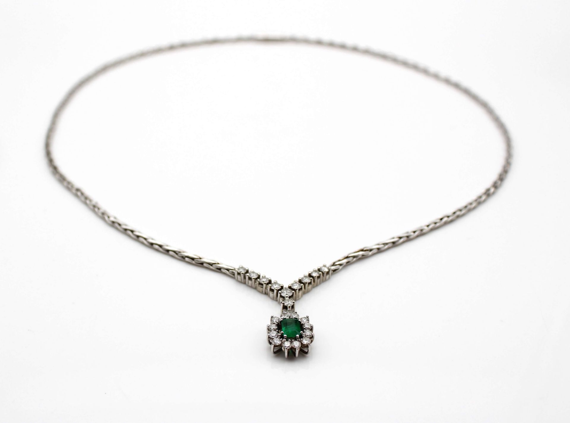 Necklace with a total of ca. 0.90 ct brilliants and 1 emerald - Image 2 of 3