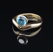 Ring mit blauem Zirkon Material: 585 Gold Edelsteine: 1 blauer Zirkon Größe: 57, 18,1 mm