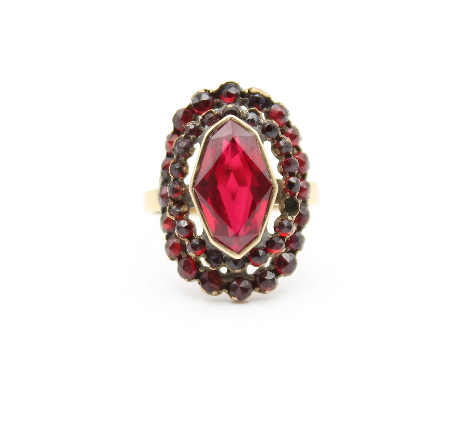 Vintage ring with one synth. ruby and garnets - Image 2 of 3