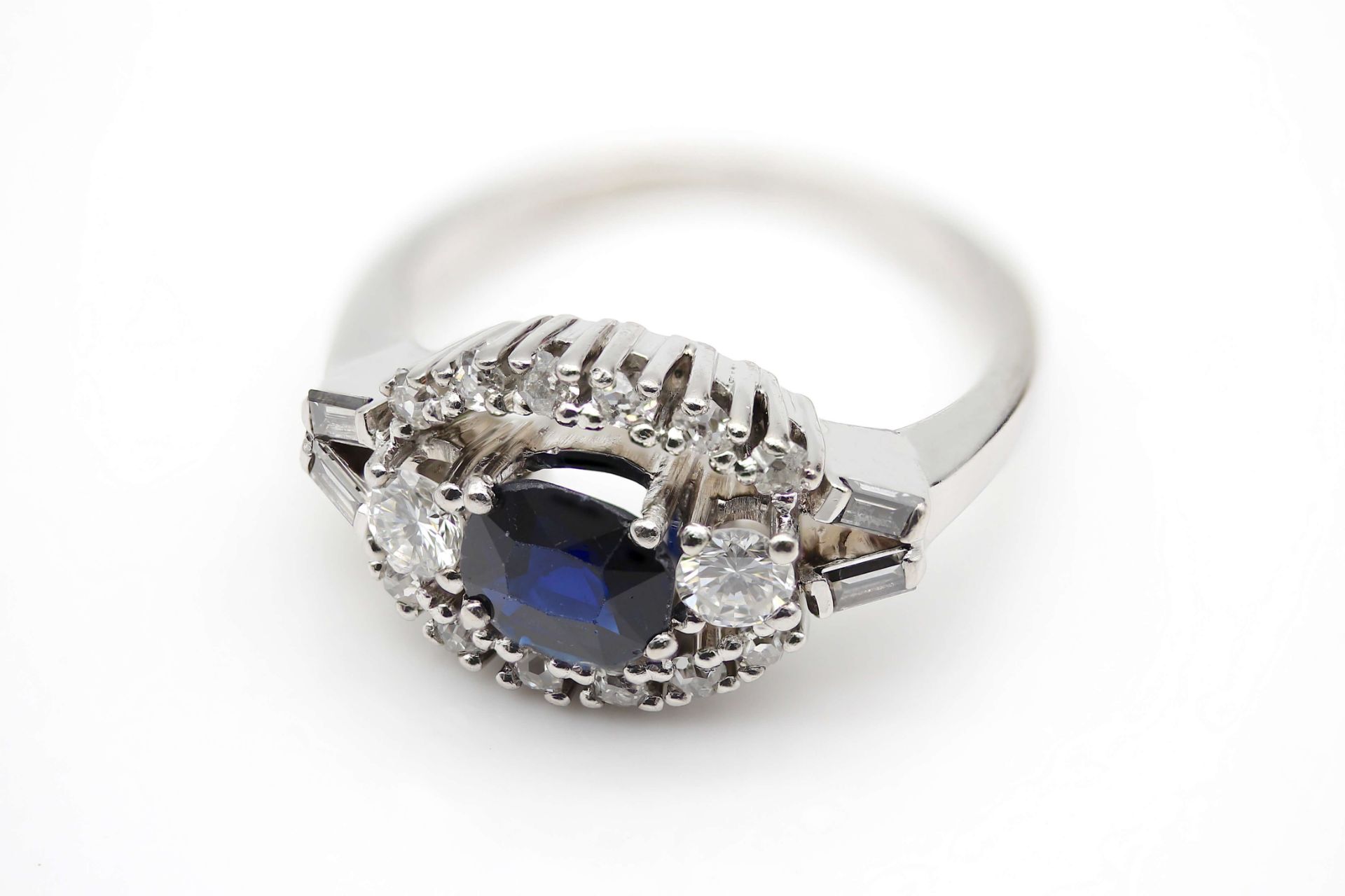 Ring with one sapphire and a total of ca. 0.70 ct diamonds and brilliants - Image 3 of 3