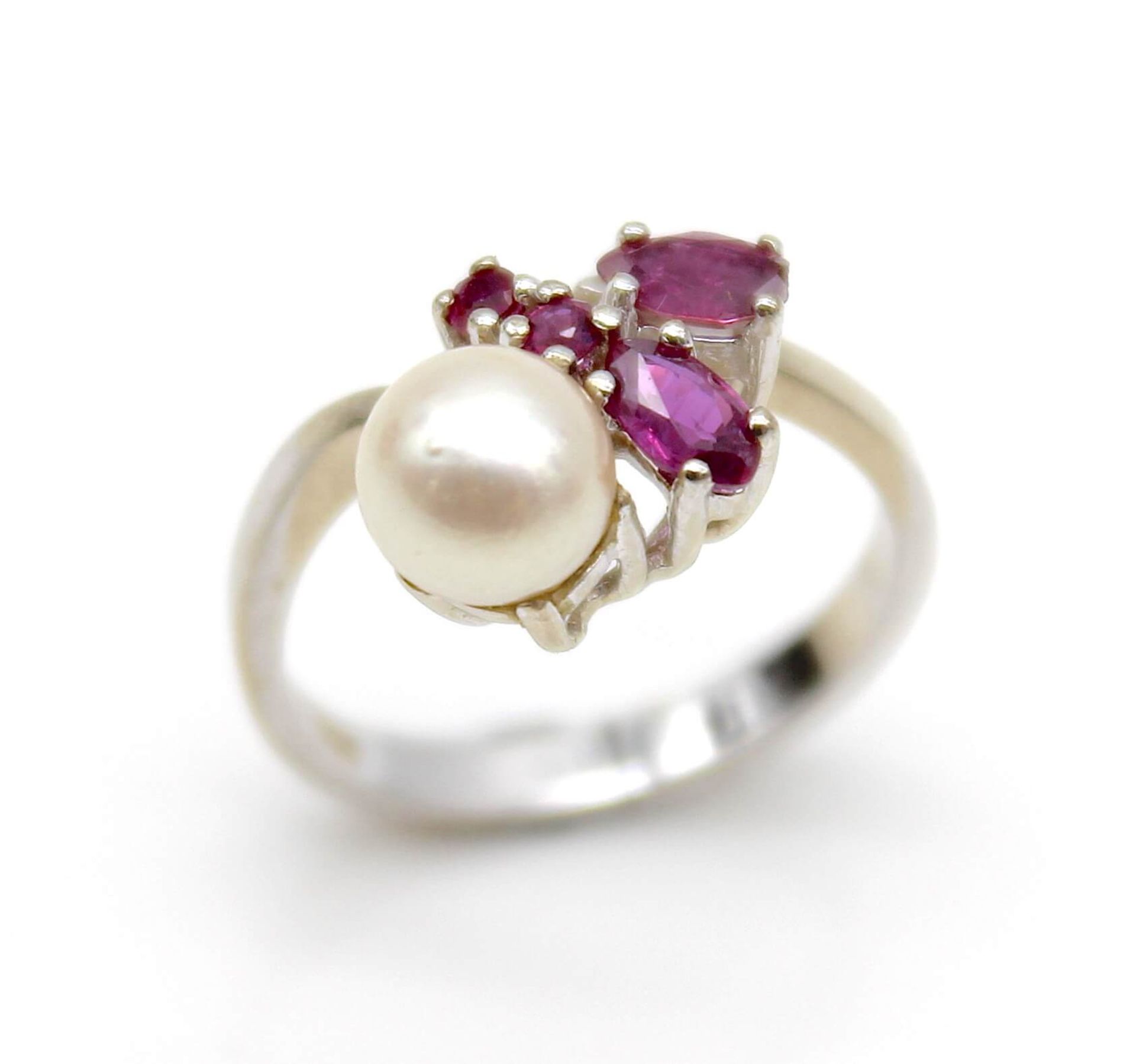 Ring with cultured pearl and rubies - Image 2 of 3