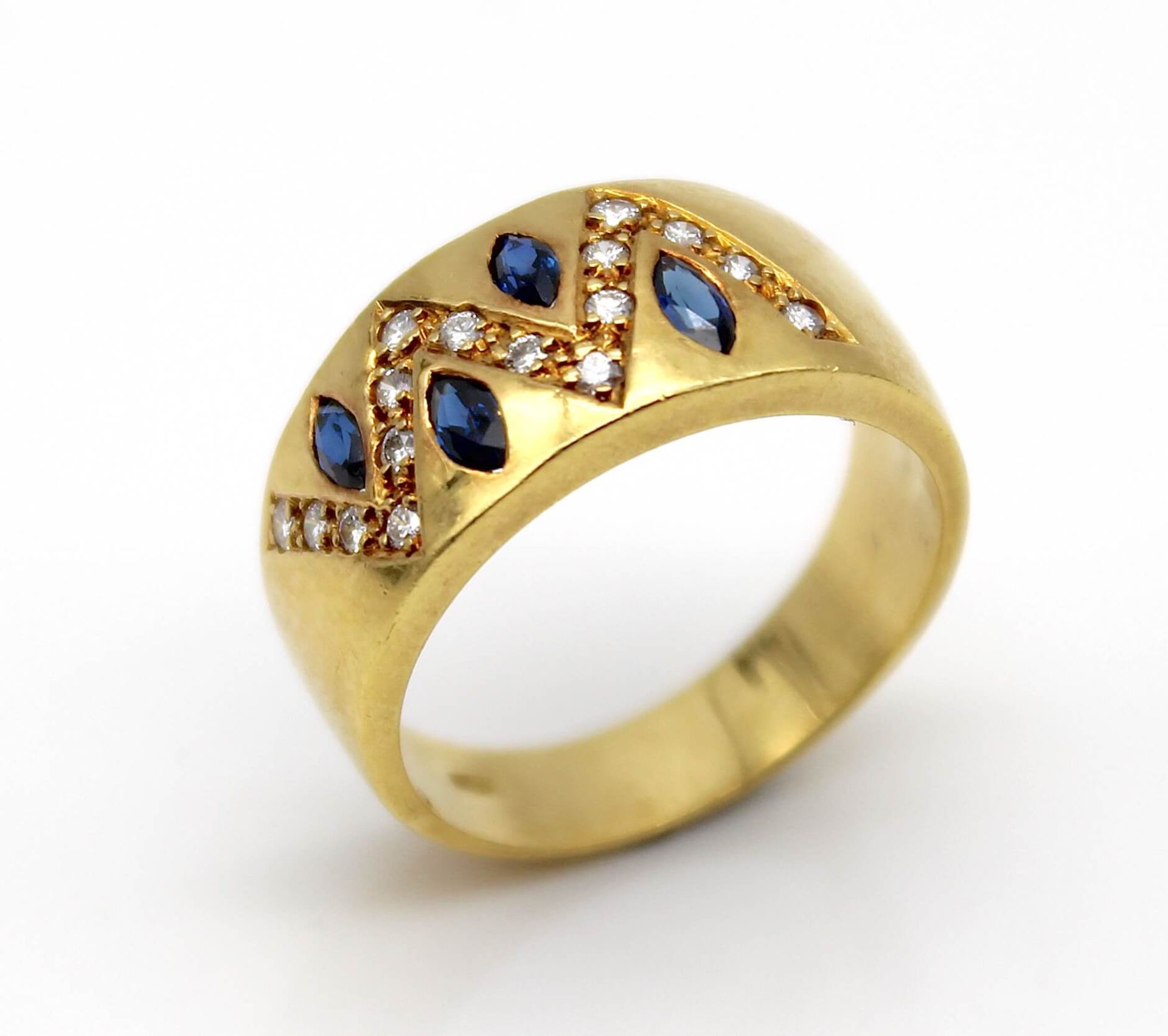 Ring in 750 gold with sapphires and brilliants