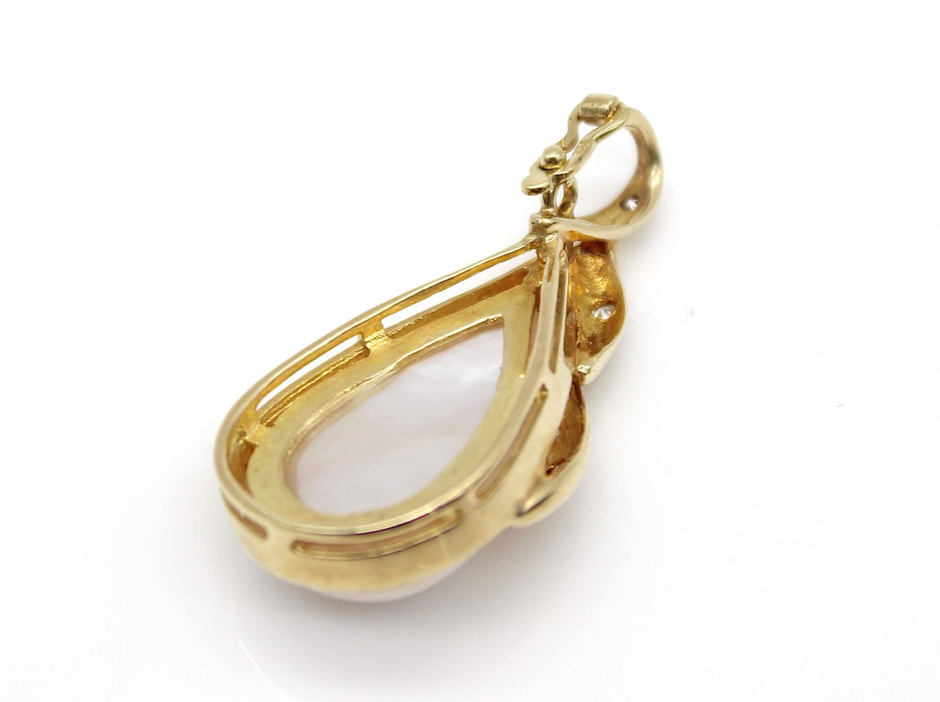 Pendant with a cultured pearl and diamonds - Image 3 of 3
