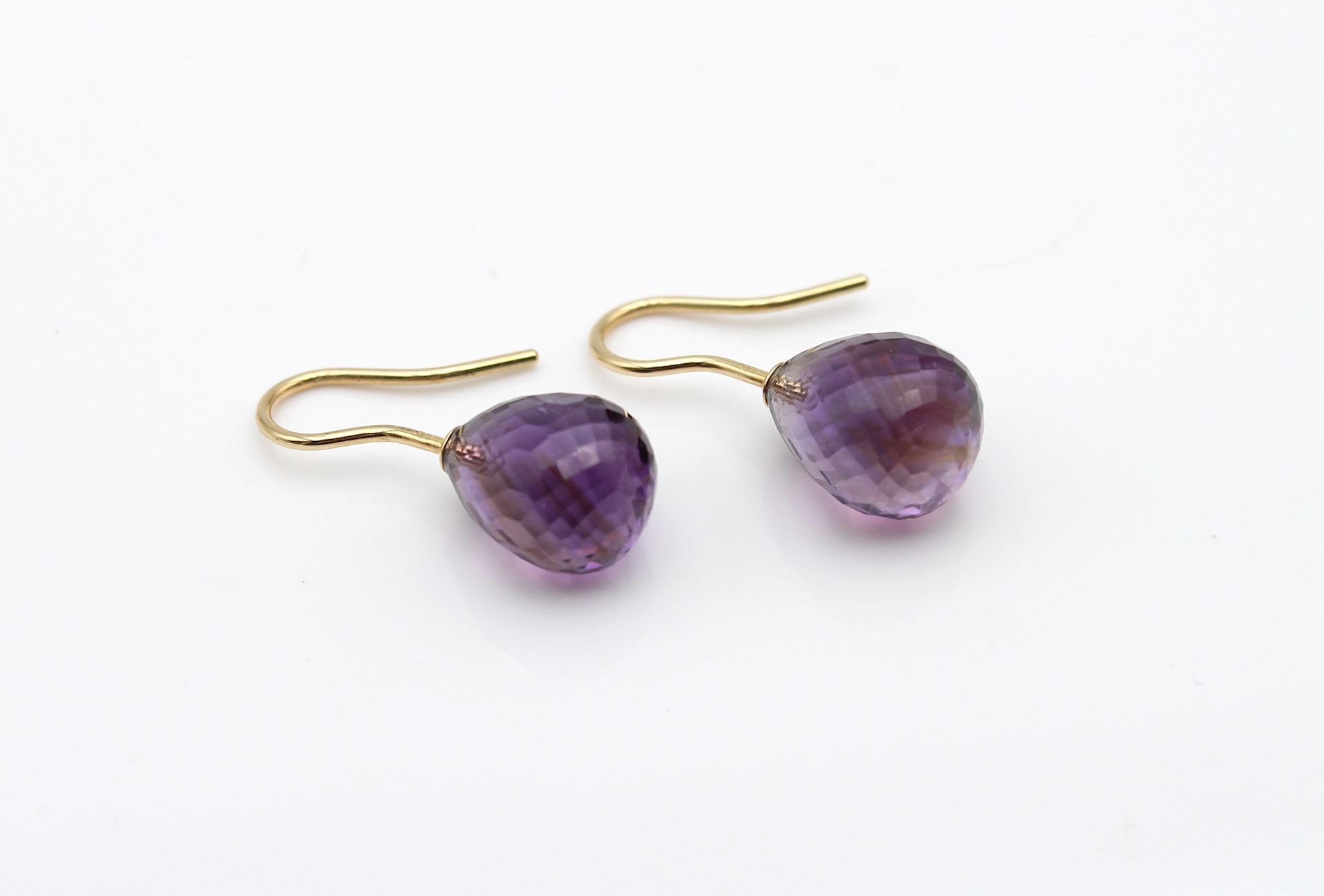 1 Pair of earrings with amethysts