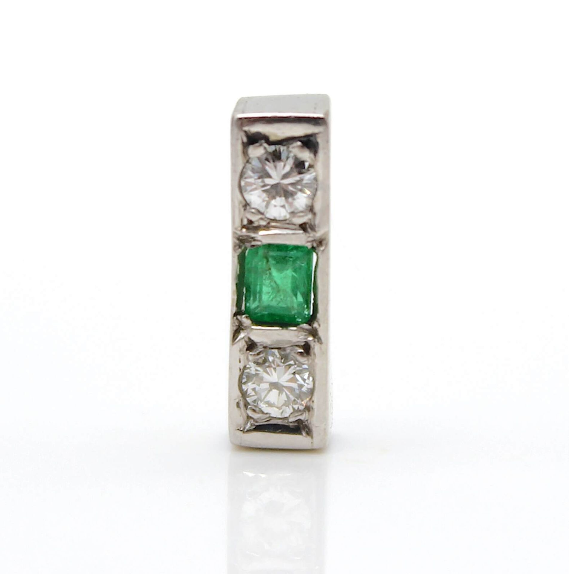 Pendant with emerald and brilliants