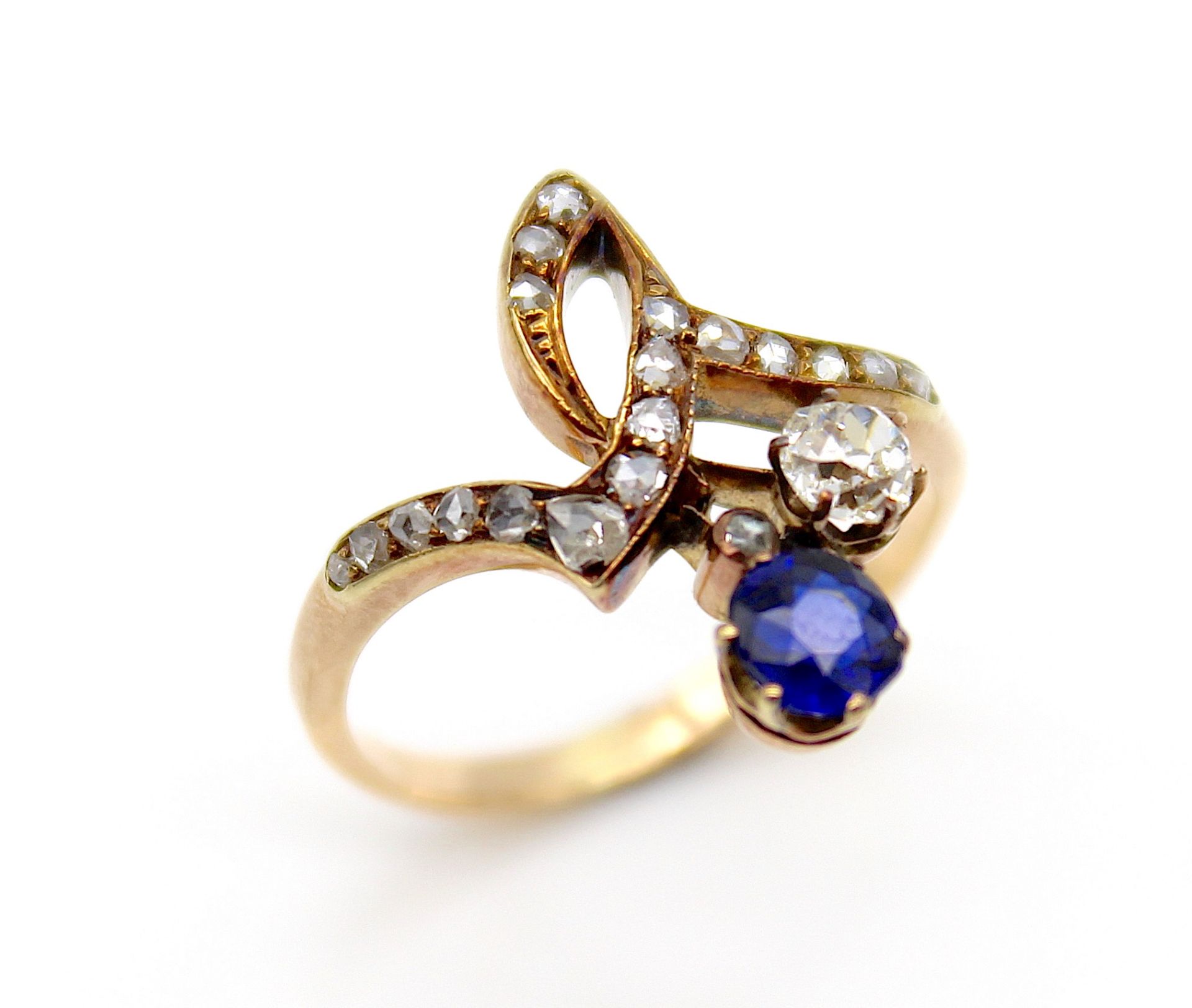 Ring around 1900 with sapphire and diamonds