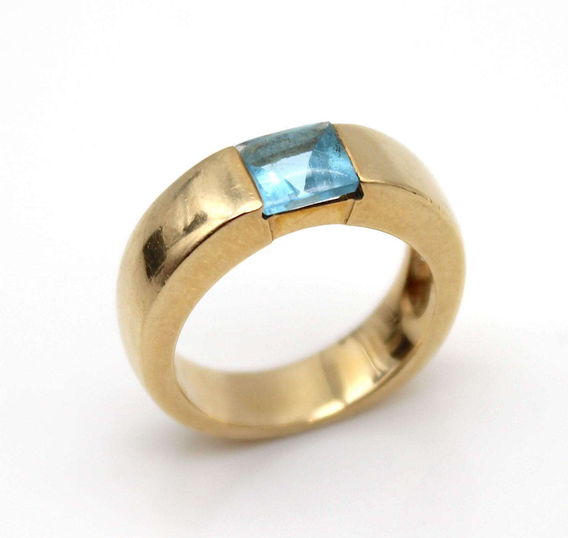Ring with a topaz in 585 gold