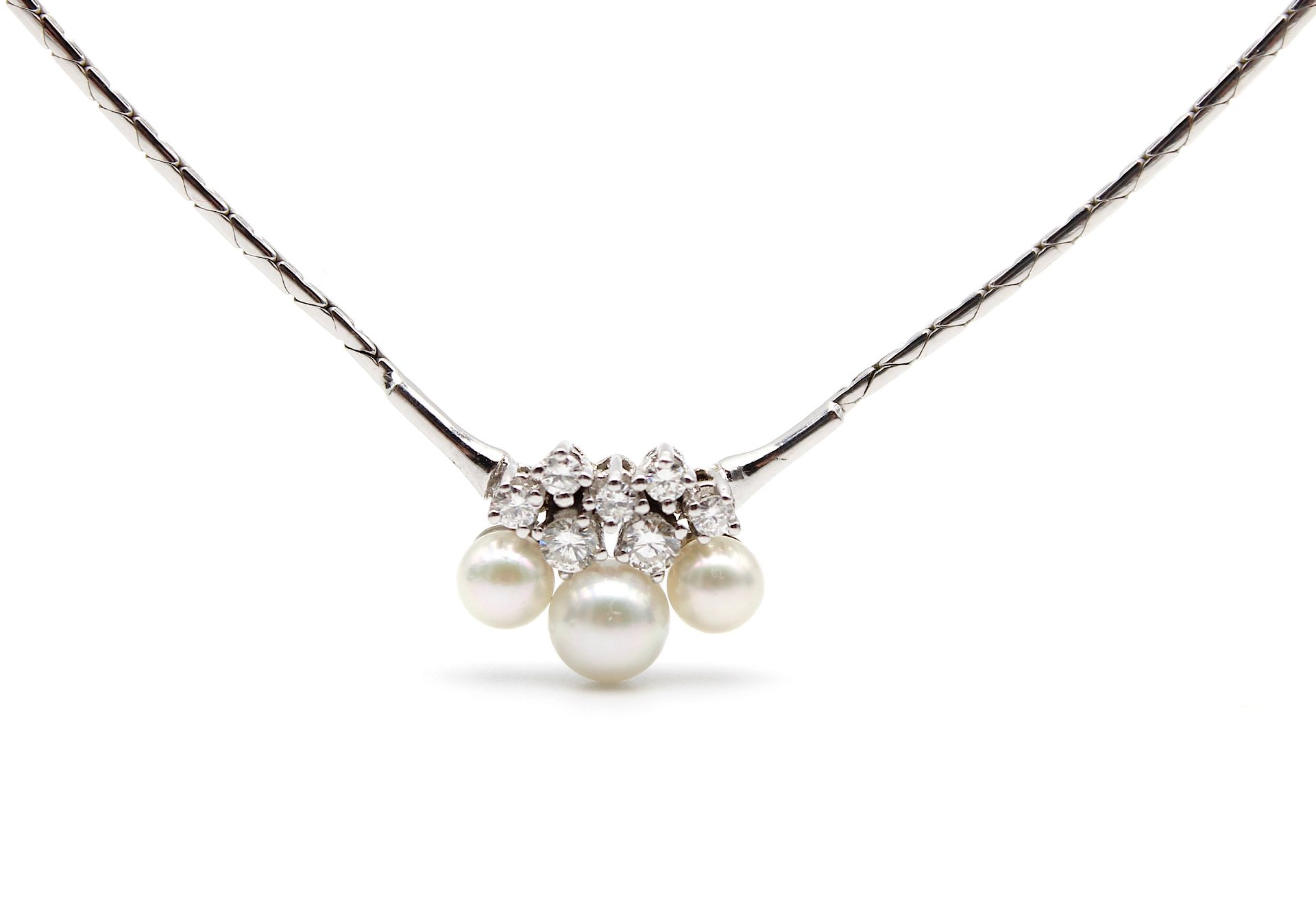 Necklace with cultured pearls and brilliants 