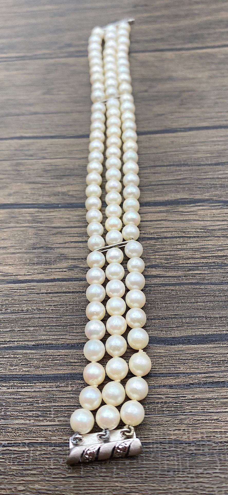 Bracelet with 3 rows of cultured pearls , white gold lock with diamonds - Image 3 of 4