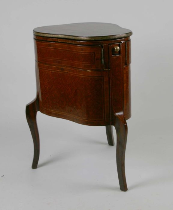 In the manner of Germain Landrin, an 18th century style kingwood poudresse table with rosewood - Image 3 of 3
