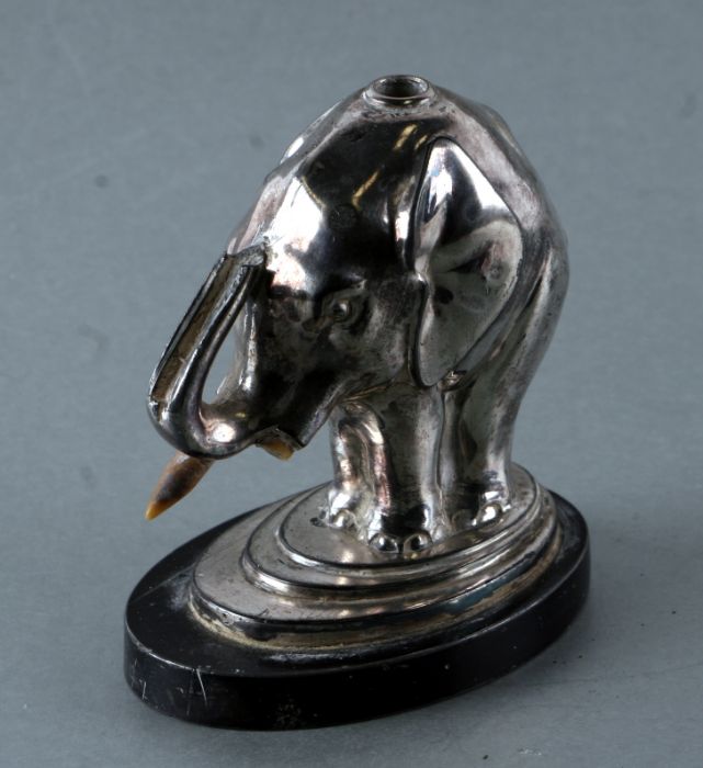 A vintage Ronson chrome plated table lighter in the form of an elephant ,10cms high (a/f). - Image 3 of 3