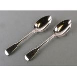 A pair of George IV silver Fiddle pattern serving spoons, London 1827, 104g.