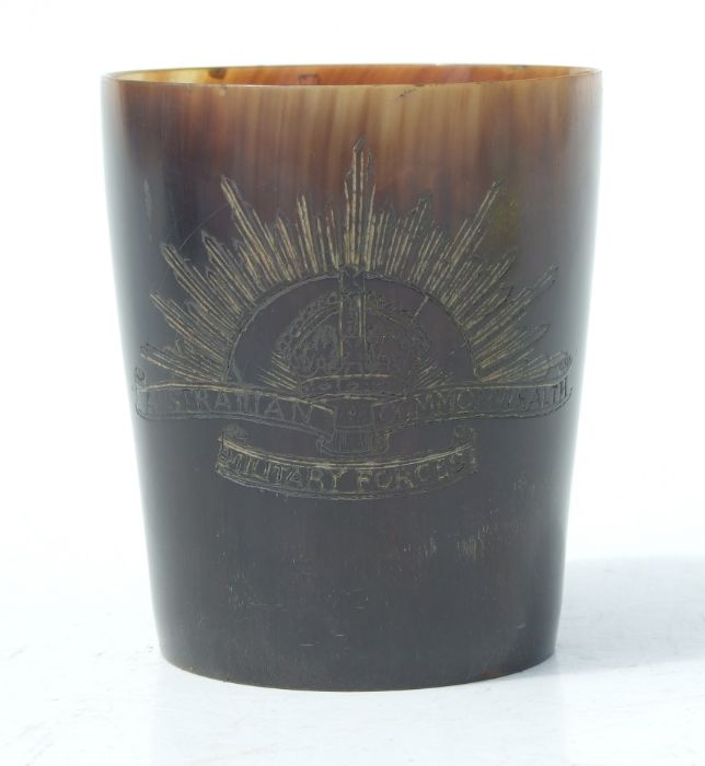 WWI interest. A horn beaker engraved with the badge of the Australian Artillery to one side and - Image 2 of 2