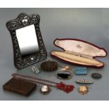 A silver strut photo frame, a quantity of costume jewellery to include cameo and agate brooch, a