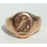 A Victorian gentleman's 9ct gold signet seal ring, the seal depicting a falcon, approx UK size '