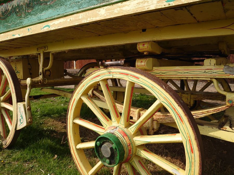 An early 20th century gypsy bowtop horses-drawn wagon with traditional painted decoration and fitted - Image 15 of 20