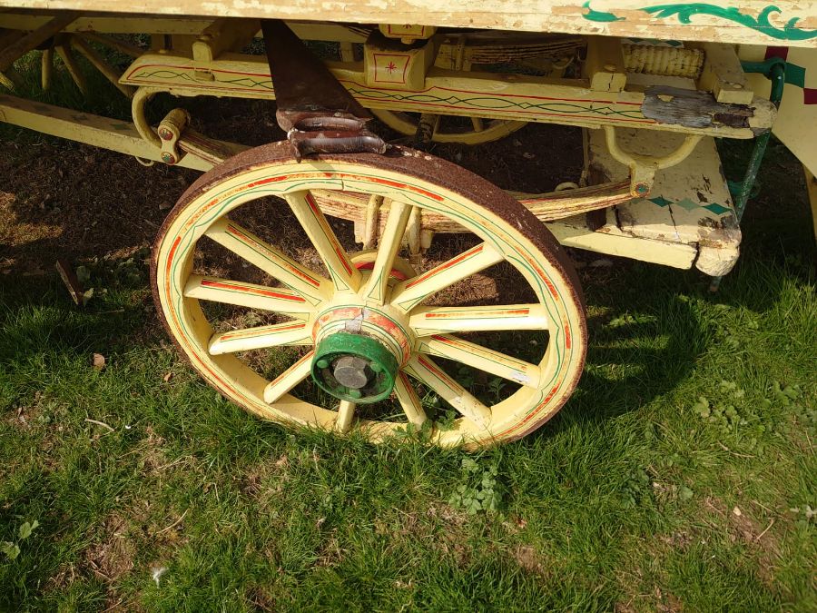 An early 20th century gypsy bowtop horses-drawn wagon with traditional painted decoration and fitted - Image 12 of 20