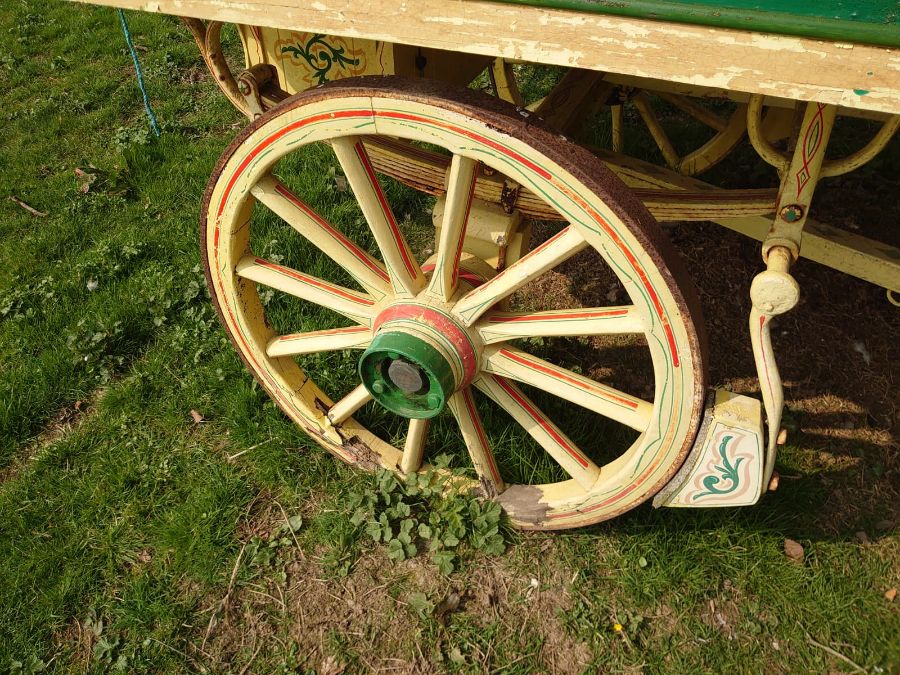 An early 20th century gypsy bowtop horses-drawn wagon with traditional painted decoration and fitted - Image 20 of 20