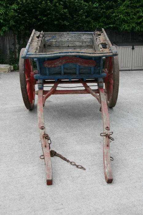 A traditional horse drawn tipping cart with wooden shafts, steel and wooden cartwheels and bears - Image 4 of 4