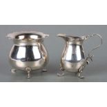 An Edwardian silver cream jug and sugar bowl, Birmingham 1905, 6cms high, 113g.