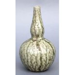 A Chinese double gourd vase with marbleised glaze, 18cms high.