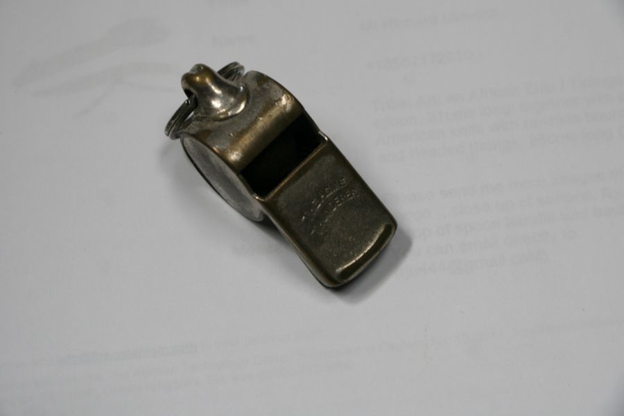 A quantity of vintage whistles to include Acme and Hudson. - Image 8 of 19