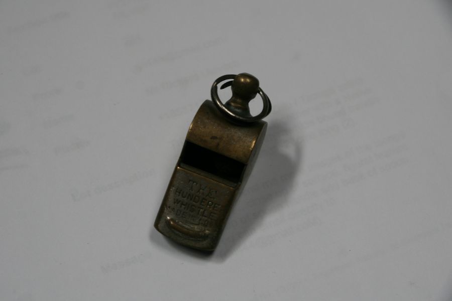 A quantity of vintage whistles to include Acme and Hudson. - Image 10 of 19