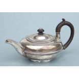 An Edwardian silver teapot of compressed globular form, Chester 1904, 402g.