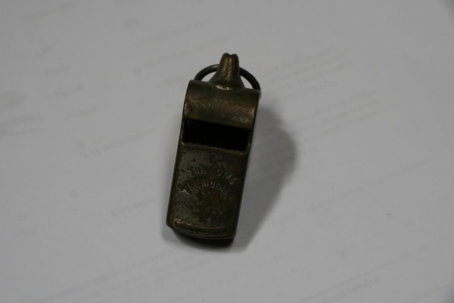 A quantity of vintage whistles to include Acme and Hudson. - Image 12 of 19