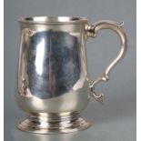 A small George III silver tankard, London 1784 and maker's mark for Thomas Wallis, 9cms high, 178g.