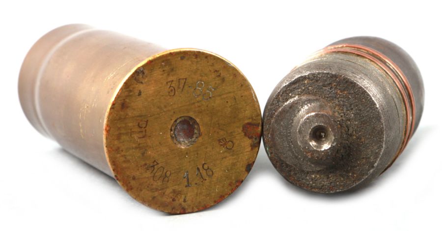 A complete inert WWI artillery shell and brass casing in three parts. Date stamp to the base for - Image 2 of 2