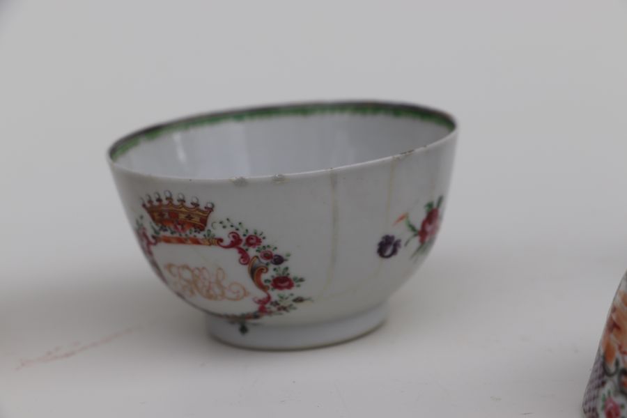 A group of 18th, 19th century and later Chinese tea bowls and saucers. - Image 7 of 12