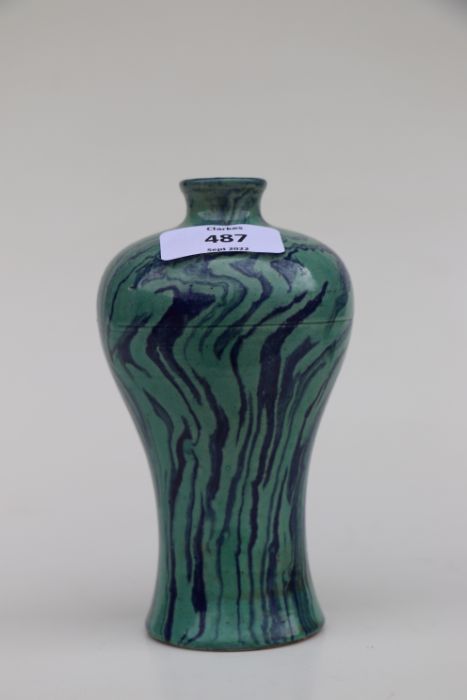 A Chinese marbled green and blue glaze meiping vase, 15cm high Condition ReportThere are a couple of - Bild 2 aus 9