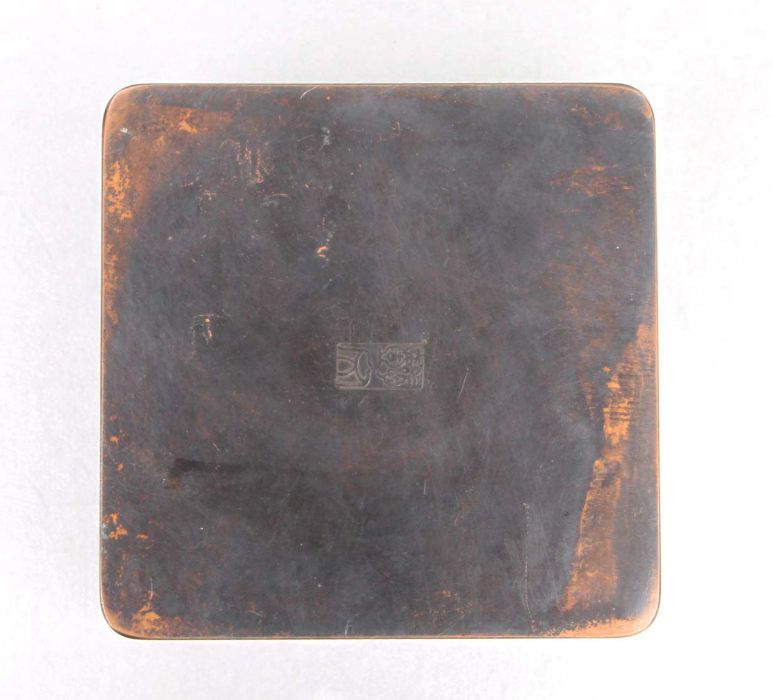 A Chinese silvered copper ink box, decorated ladies in a terraced garden with seal mark to the - Bild 3 aus 13