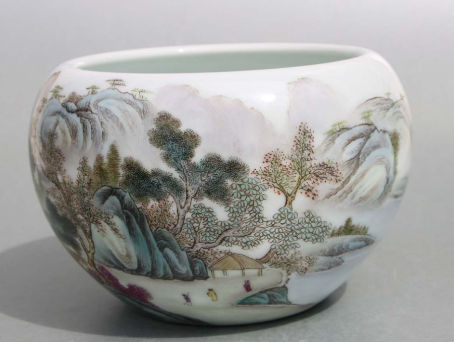 A Chinese Republic style bowl decorated with figures in a landscape with calligraphy, red mark to - Bild 6 aus 6