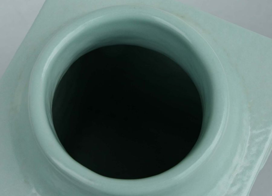 A Chinese celadon glaze Kong vase, six character blue mark to the underside, 28cms high. - Bild 2 aus 4