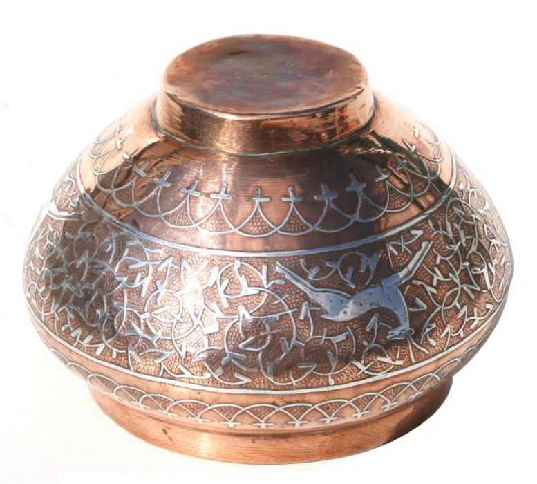 An Indo Persian copper bowl with white metal inlay, 18cm diameter - Bild 2 aus 2