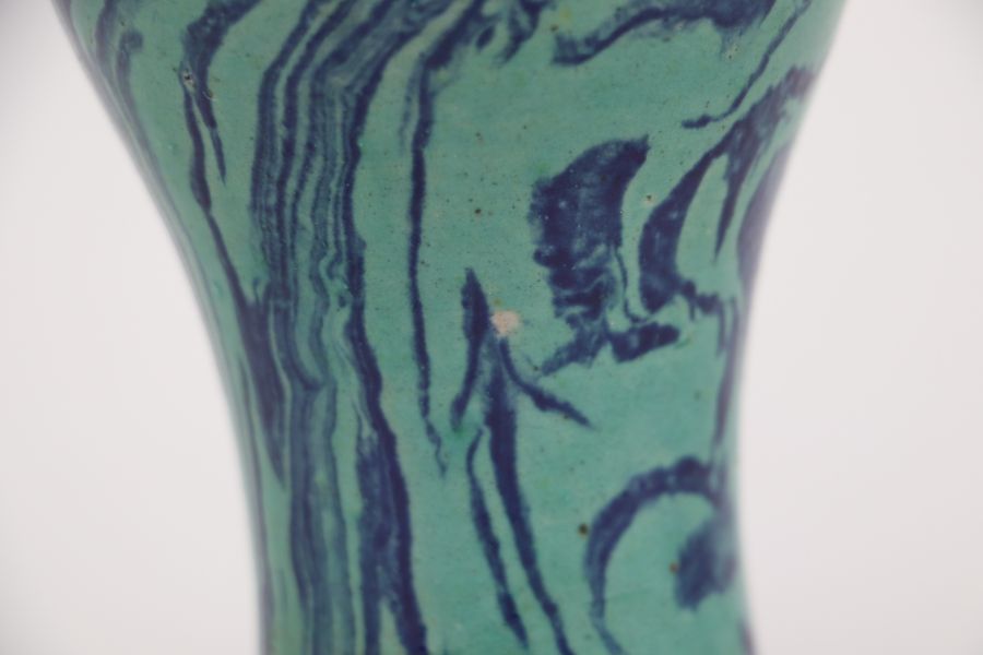 A Chinese marbled green and blue glaze meiping vase, 15cm high Condition ReportThere are a couple of - Bild 4 aus 9
